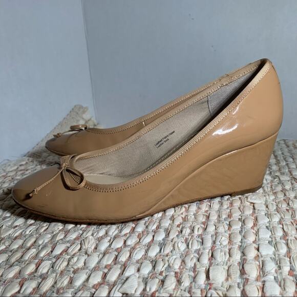 Saks Fifth Avenue Tan Leather Wedge Heels Sz 8M - Picture 5 of 9